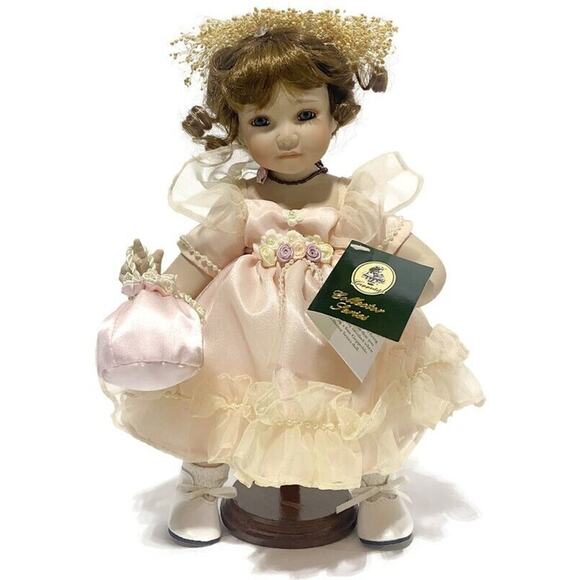 Geppeddo Collector Series Doll Alyssa With Stand Ceramic IOB 11 Inches Tall - Picture 1 of 14